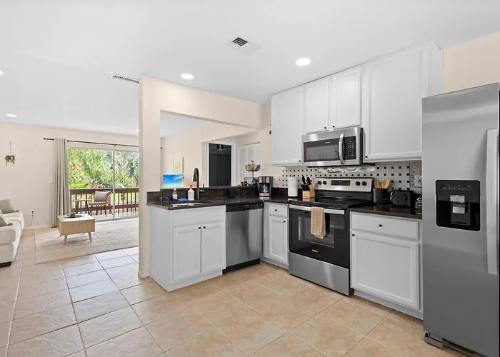 Boho Style 2Bd 1 Bath Condo Heated Pool, 6 Min Siesta