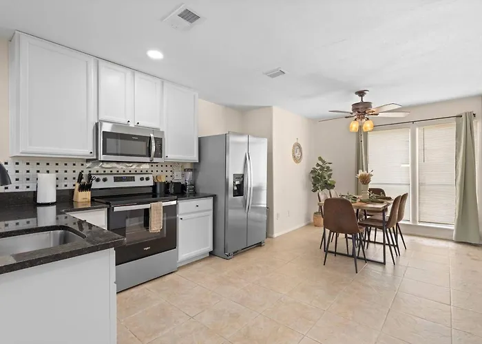 Boho Style 2Bd 1 Bath Condo Heated Pool, 6 Min Siesta