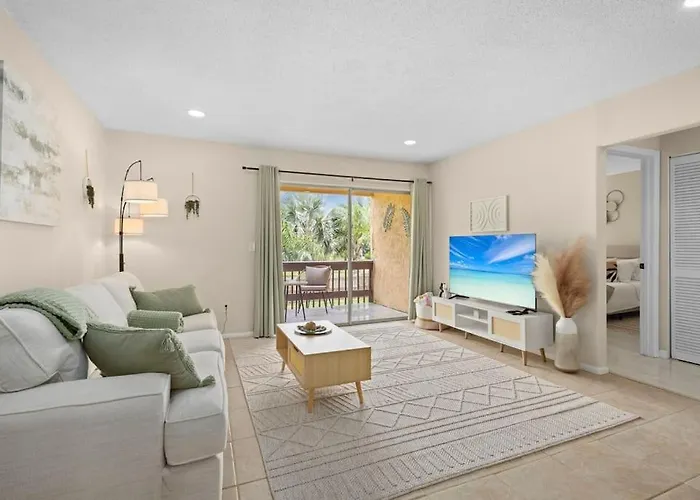 Boho Style 2Bd 1 Bath Condo Heated Pool, 6 Min Siesta