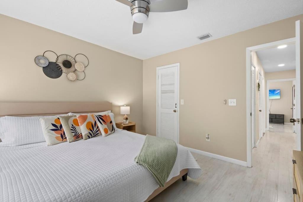 Boho Style 2bd 1 Bath Heated Pool, 6 Min Siesta Apartment